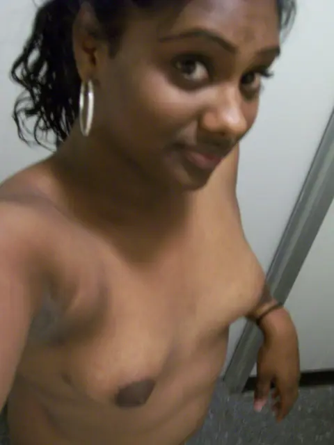 Thick Ebony Indian Woman Flaunts Her Big Ass in Selfies – photo 10 of 20
