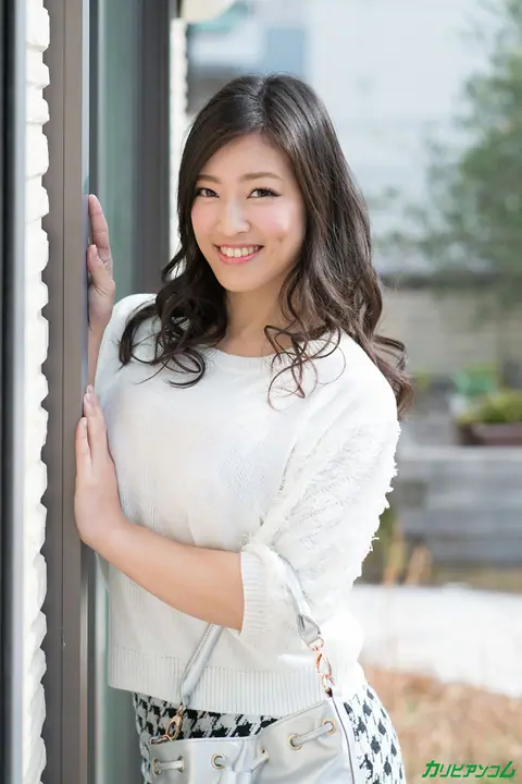 Chiaki Hidaka: Asian Woman with Natural Tits Gets Fucked and Plays with a Toy – photo 1 of 20