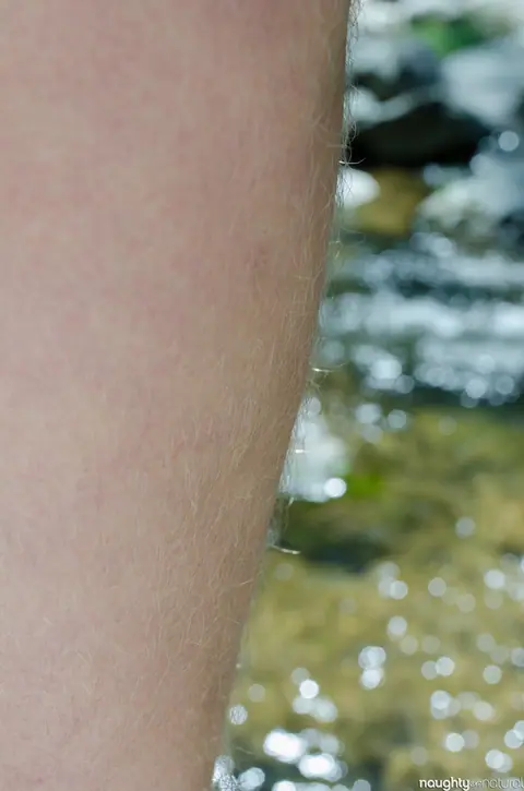 Hairy MILF Strips Out of Her Shorts and Spreads Outdoors – photo 2 of 20