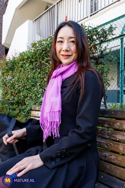 Miho Wakabayashi: Slim Japanese MILF Poses Nude Outdoors – photo 20 of 20