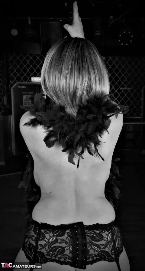 Posh Sophia: Blonde British MILF Dances on a Stripper Pole and Spreads – photo 19 of 20