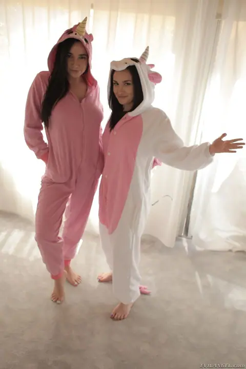 Gabriella Paltrova: Two Tattooed PAWG Brunettes Eat Pussy and Finger Each Other – photo 1 of 20