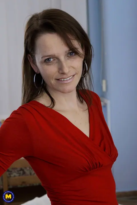 Skinny Mature Housewife Strips and Masturbates on the Sofa – photo 2 of 20