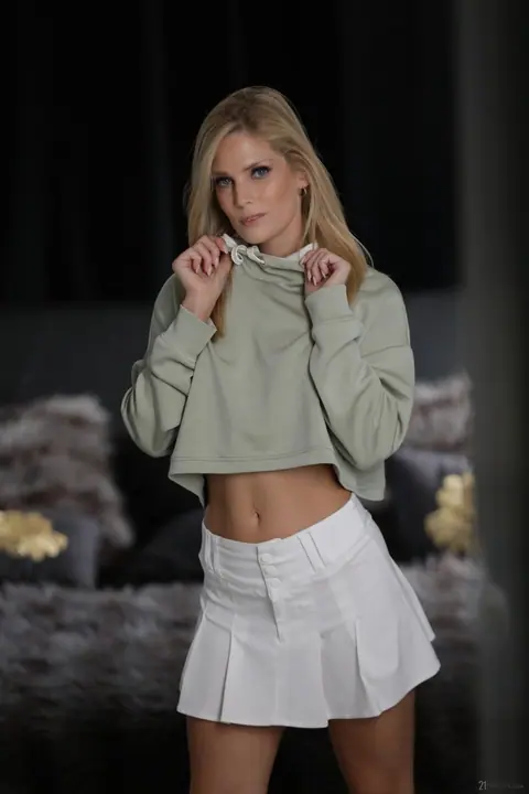 Candee Licious: Petite Blonde Undresses Outside for Anal Sex – photo 2 of 20