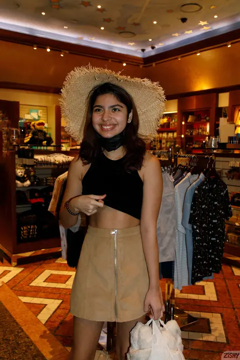 Hazel Heart: Petite Latina Amateur Flashes Panties Outdoors Then Strips Naked – photo 10 of 12