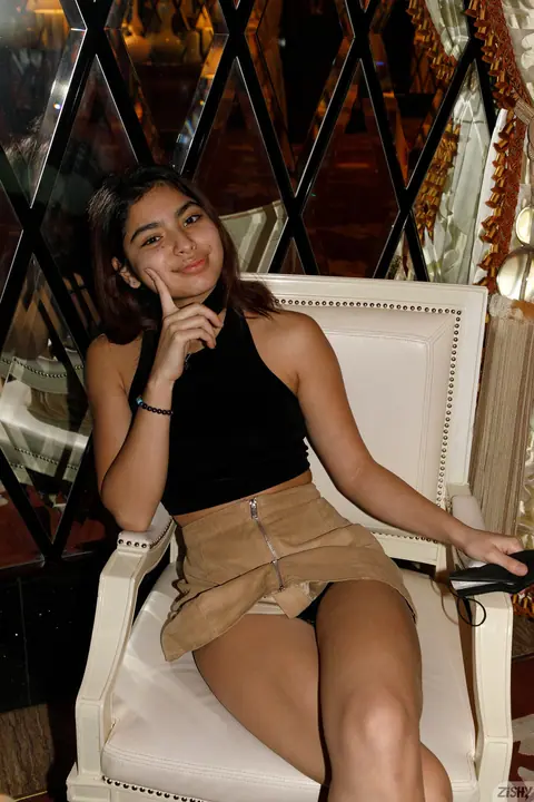 Hazel Heart: Petite Latina Amateur Flashes Panties Outdoors Then Strips Naked – photo 9 of 12