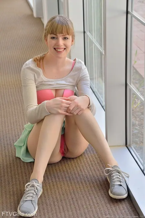Dolly Leigh: Tall Slim Blonde Uses a Toy Before Anal With Her Partner – photo 7 of 20