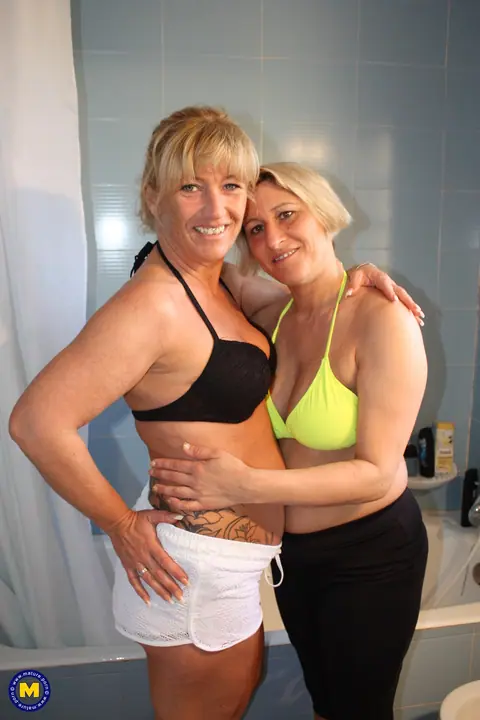 Teresa Lynn: Mature European Blondes Have Lesbian Sex in the Bathroom – photo 1 of 20