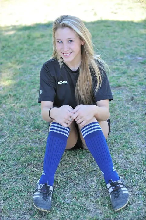 Athletic Babe Strips Nude Outdoors in Shorts and Socks – photo 3 of 20