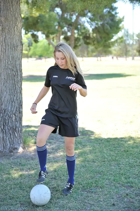 Athletic Babe Strips Nude Outdoors in Shorts and Socks – photo 7 of 20