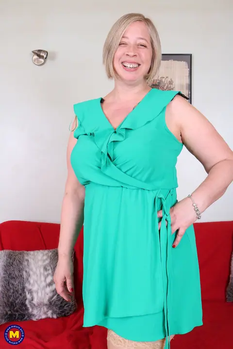 Shooting Star: Busty British MILF Pulls Her Panties Aside and Gets Fucked – photo 1 of 20