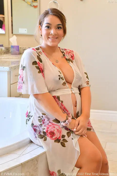 Violet Smith: Pregnant Ebony MILF Masturbates with Toys in the Bathroom – photo 1 of 15