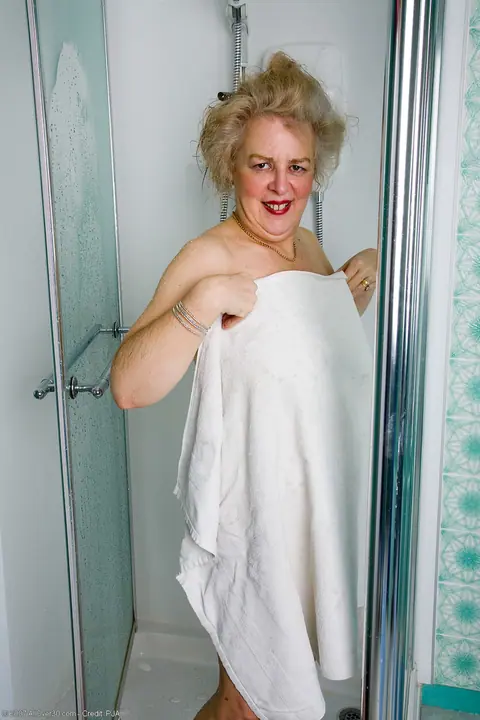 Mature Blonde with Big Tits Soaps Breasts and Spreads Her Legs in the Shower – photo 19 of 20
