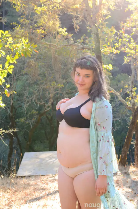 BBW Spreads Her Hairy Pussy Outdoors – photo 1 of 20