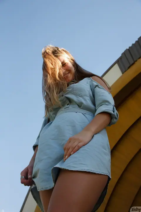 Tatiana Penskaya: Russian Woman Reveals Her Panties and Ass Outdoors – photo 6 of 11