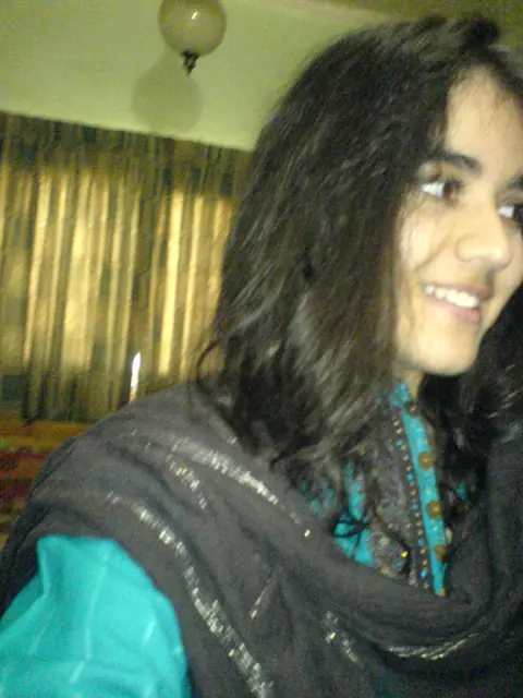 Indian Woman Shows Her Natural Tits in Selfie – photo 1 of 10