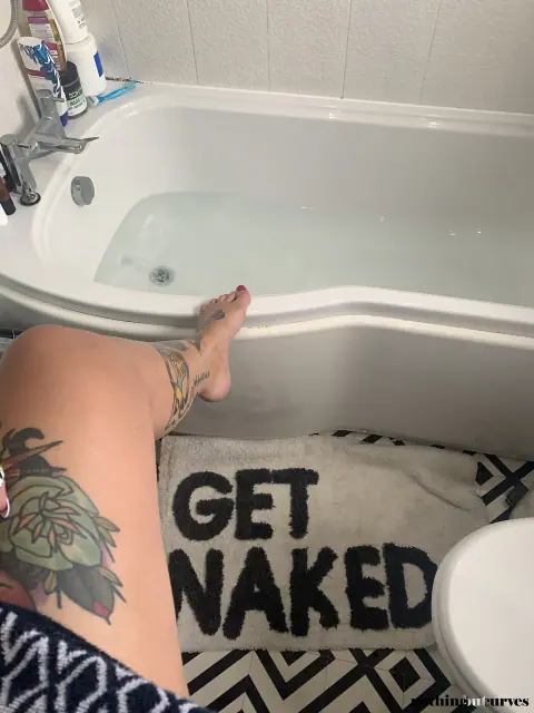 Tattooed BBW Shows Her Big Tits and Spreads in the Bathroom – photo 17 of 20