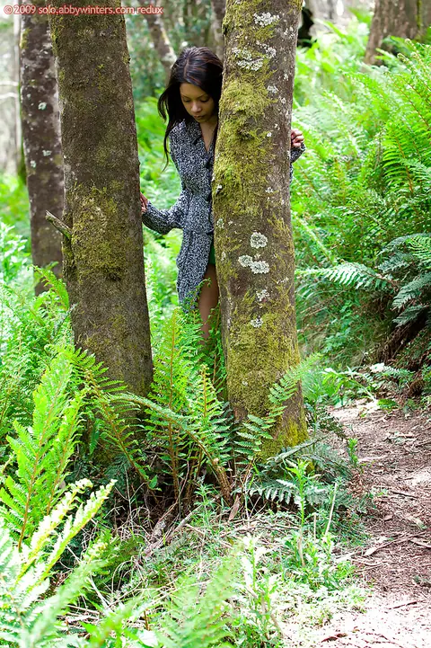 Indian MILF Flashes Her Hairy Bush Outdoors – photo 1 of 16