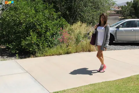 Veronica Rodriguez: Petite Latina Strips Out of Her Shorts for Outdoor Sex – photo 1 of 16