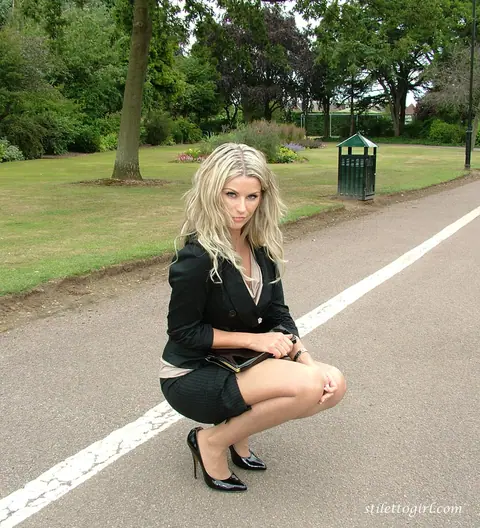 Blonde Secretary Flashes Heels and Skirt at the Park – photo 11 of 16