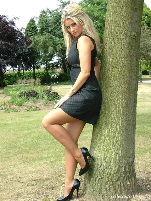 Blonde MILF Poses in a Dress and Heels Outdoors – photo 3 of 16