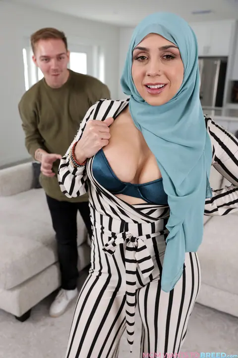 Lilly Hall: Thick Arab Latina with Big Natural Tits Gets Fucked – photo 3 of 20