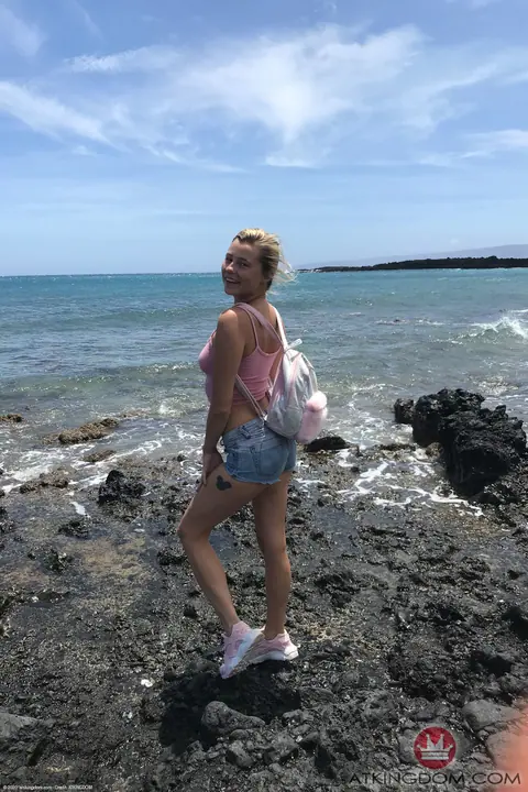 Carolina Sweets: Tanned Blonde in Shorts Spreads Her Pussy on the Beach – photo 1 of 20