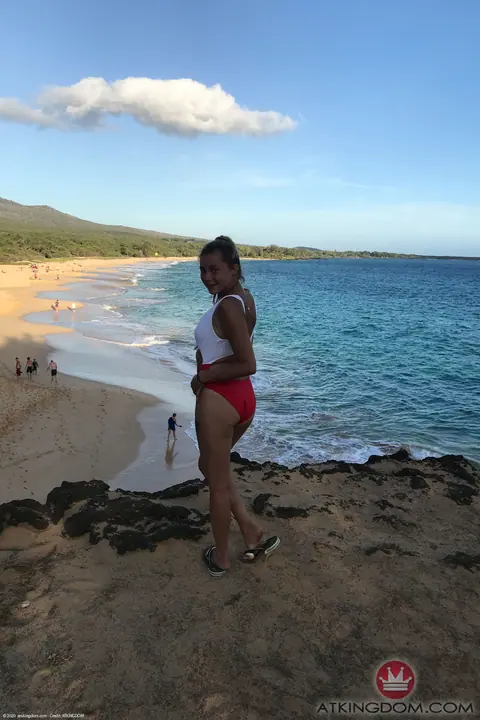 Carolina Sweets: Tanned Blonde in Shorts Spreads Her Pussy on the Beach – photo 16 of 20