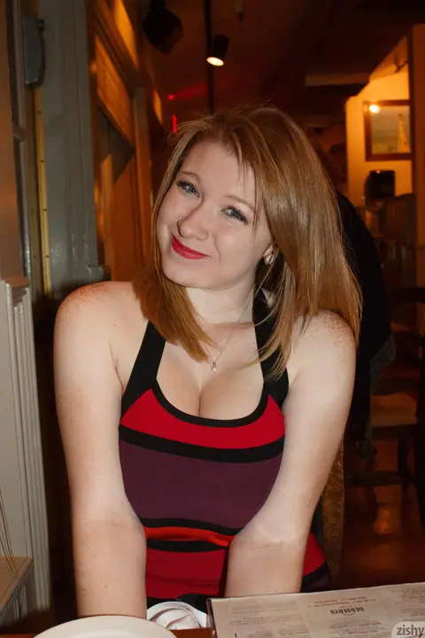 Irelynn Dunham: Redhead PAWG Shows Off Her Big Tits and Ass in the Bedroom – photo 1 of 12