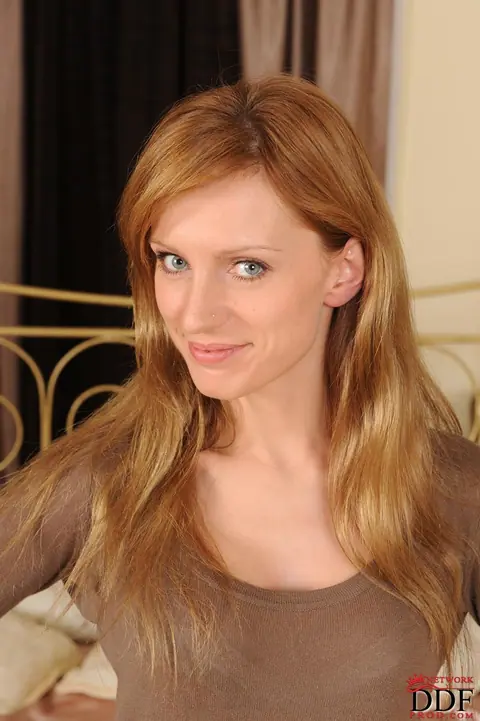 Olga Barz: Slim Russian MILF in Lingerie and Jeans Spreads Her Pink Holes – photo 1 of 20