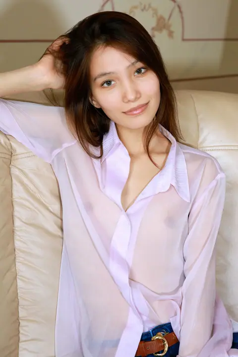 Anna Aki: Slim Asian Brunette Poses Nude and Shows Her Feet – photo 1 of 20