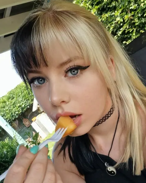 Blonde in a Bikini and Glasses Takes Selfies Outdoors – photo 9 of 13