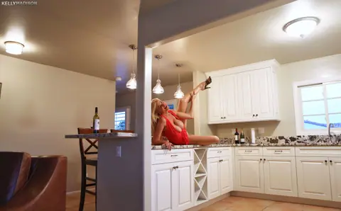 Kelly Madison: Tall Blonde MILF Reveals Her Huge Natural Tits in the Kitchen – photo 8 of 16