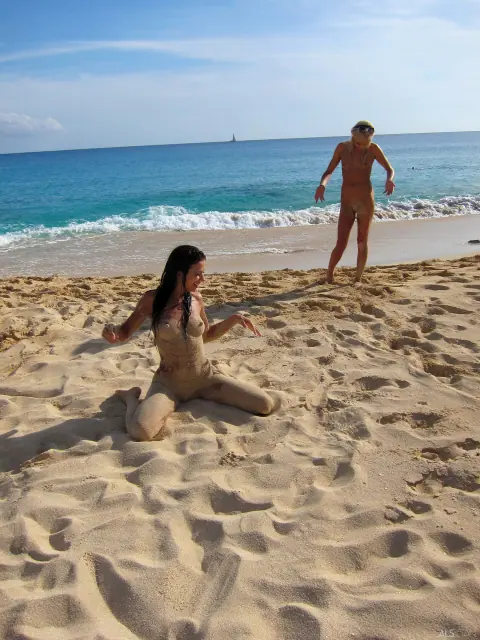 Bibi Noel: Blonde Lesbians Finger, Lick and Spread on the Beach – photo 17 of 21