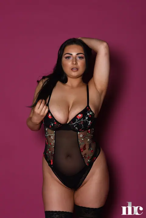 Foxy Lucina: Curvy Brunette Poses in Stockings and Heels – photo 4 of 21