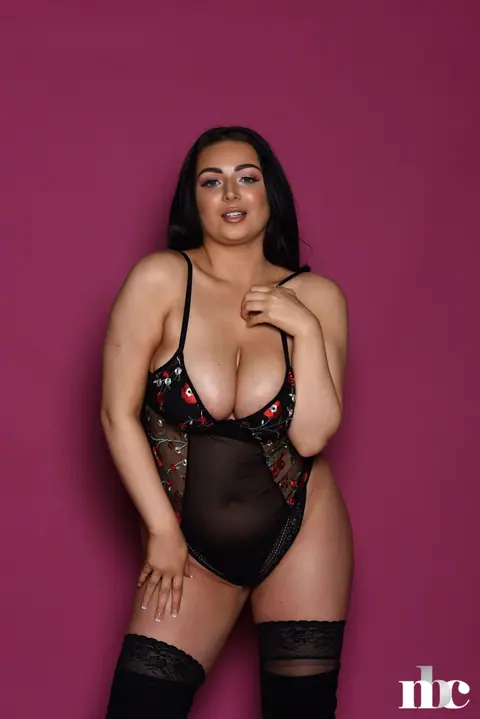 Foxy Lucina: Curvy Brunette Poses in Stockings and Heels – photo 9 of 21