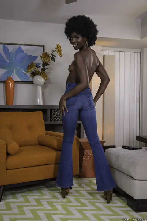 Ana Foxxx: Tall Ebony PAWG Strips and Spreads Her Black Butt – photo 9 of 20