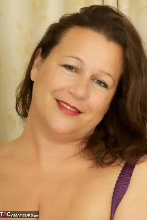 Eva Jayne: Mature BBW Reveals Her Big Tits in Stockings – photo 2 of 20