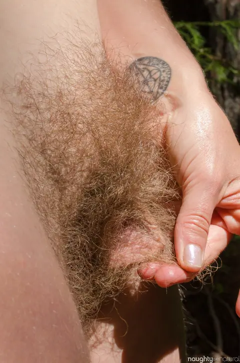 Chubby Hairy Babe Spreads Her Bush in the Forest – photo 16 of 20