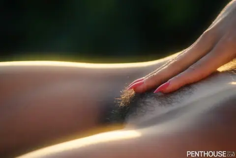 Mindy Farrar: Tanned Brunette MILF Spreads Her Hairy Pussy Outdoors in Stockings – photo 13 of 20