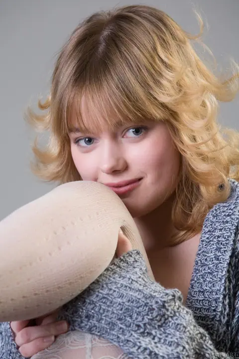 Blonde Woman Undresses and Spreads Her Hairy Pussy – photo 3 of 20