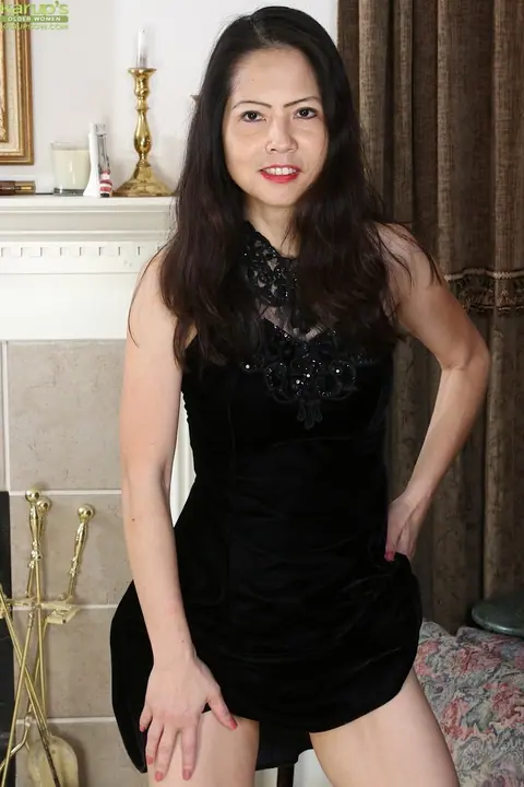 Ruby Grace: Busty Asian MILF Strips and Spreads Her Pussy Wide – photo 3 of 19