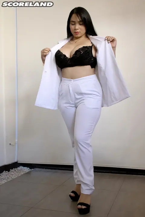 Kim Velez: Brunette Latina Shows Her Big Tits and Thick Ass in a Thong – photo 2 of 16