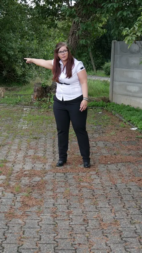 BBW in Glasses Spreads Her Pussy Outdoors – photo 1 of 16