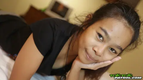 Thai Woman Strokes and Fucks a British Man – photo 10 of 20
