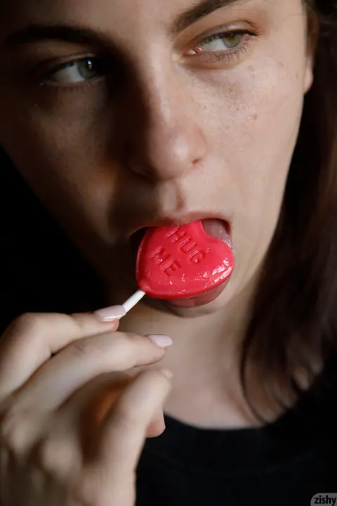 Milly Marks: Brunette BBW Fingers Her Pussy and Spreads Wide – photo 2 of 12