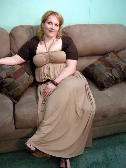 Curvy Blonde MILF Strips Out of Her Skirt and Spreads – photo 3 of 20