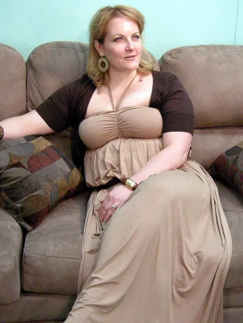 Curvy Blonde MILF Strips Out of Her Skirt and Spreads – photo 4 of 20