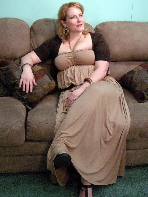 Curvy Blonde MILF Strips Out of Her Skirt and Spreads – photo 5 of 20
