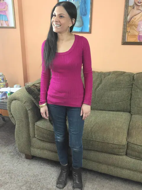 Tattooed Indian MILF in Jeans Gives a Blowjob and Takes a Cumshot – photo 1 of 20